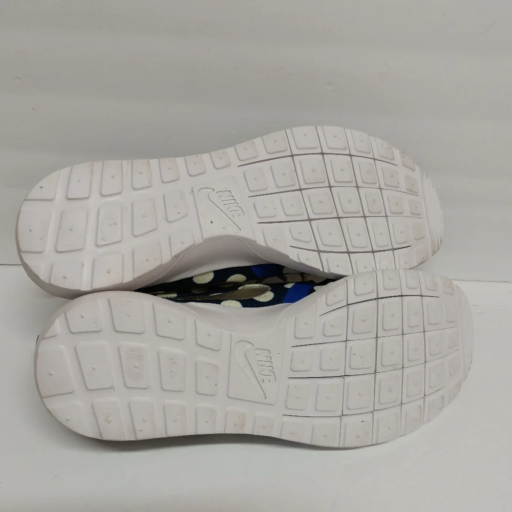 RARE NIKE RosheRun Men's 2014 World Cup Sneaker NYC Edition